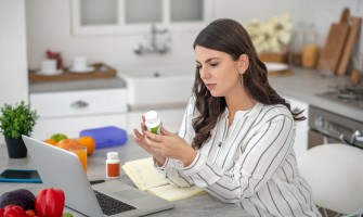 Mevsimlere göre vitamin ihtiyacı: Yaz ve kış aylarında vitamin takviyeleri.